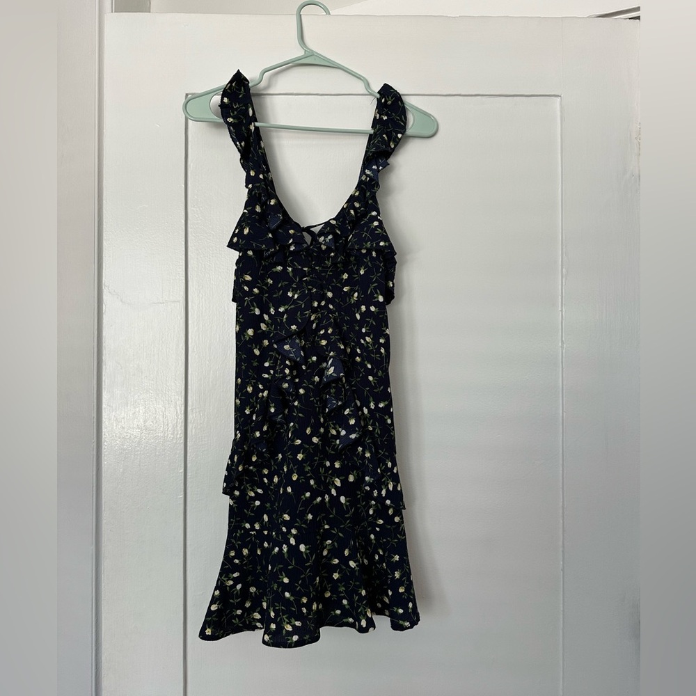 Fun floral dress perfect for spring/summer! Navy blue with white/yellow tulips